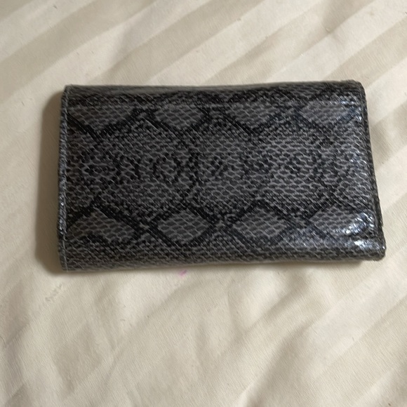 Polyurethane faux eel skin snake print wallet - Picture 4 of 6